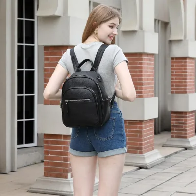 Petit sac à dos de ville en simili cuir – image 2